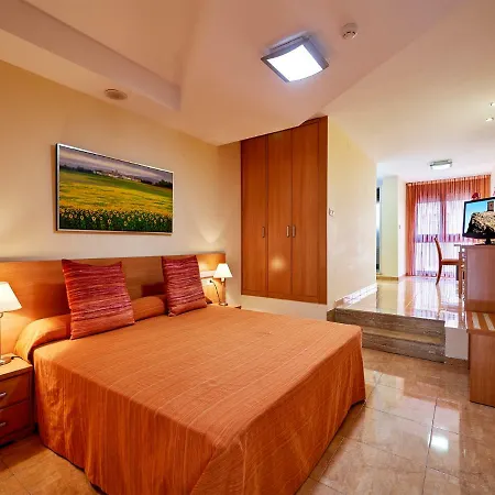 Anna 2* קוסנטיינה