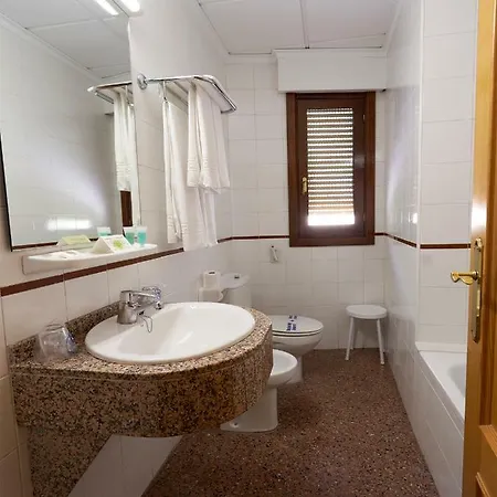 Anna Hotel 2*