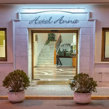 Anna Hotel 2*